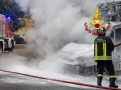 Furgone in fiamme a Macerata